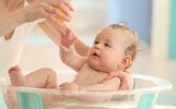 Khi trẻ mắc bệnh thủy đậu có cần kiêng tắm không?